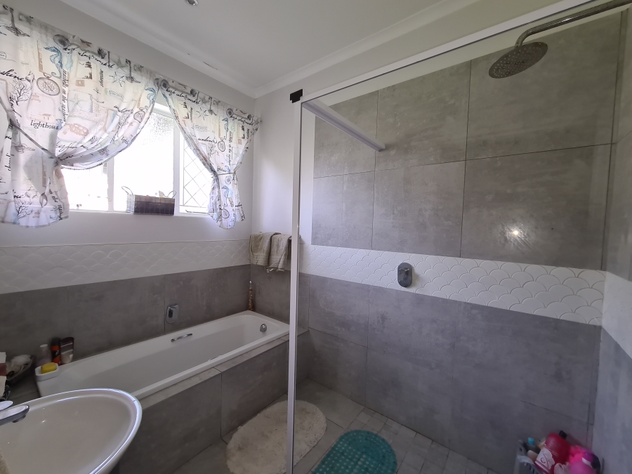 To Let 4 Bedroom Property for Rent in Port Alfred Eastern Cape